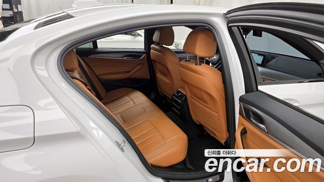 BMW Série 5 (G30) 530i M Sport 2017 - photo 12 - Import Corée du Sud | International Cars