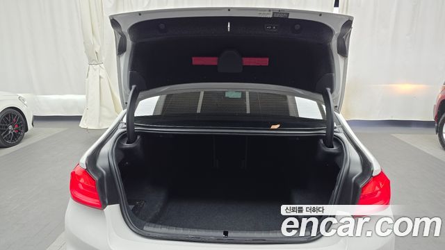 BMW Série 5 (G30) 530i M Sport 2017 - photo 20 - Import Corée du Sud | International Cars