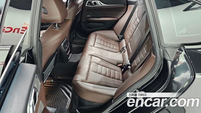 BMW Série 4 (G22) 420i M Sport Performance 그란Coupé 2024 - photo 12 - Import Corée du Sud | International Cars