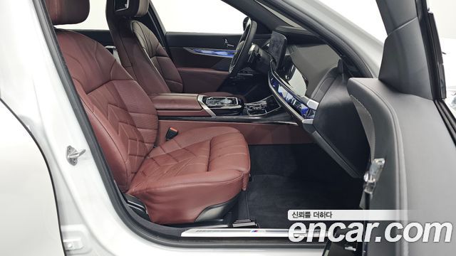 BMW Série 7 (G70) 740i xDrive M Sport 2025 - photo 10 - Import Corée du Sud | International Cars