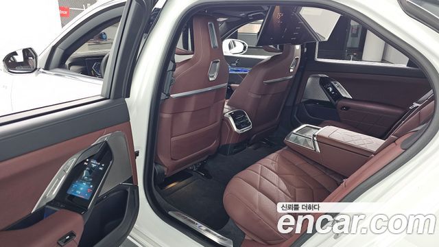 BMW Série 7 (G70) 740i xDrive M Sport 2025 - photo 13 - Import Corée du Sud | International Cars