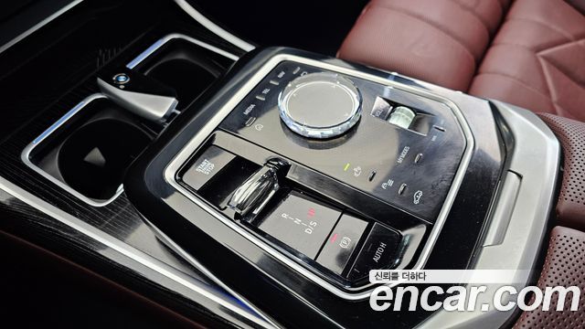BMW Série 7 (G70) 740i xDrive M Sport 2025 - photo 9 - Import Corée du Sud | International Cars