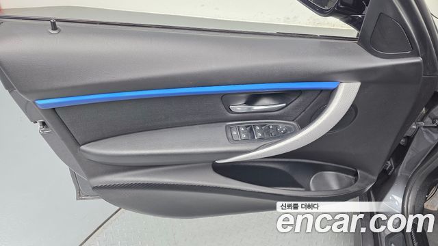 BMW Série 3 (F30) 320i M Sport 2018 - photo 14 - Import Corée du Sud | International Cars