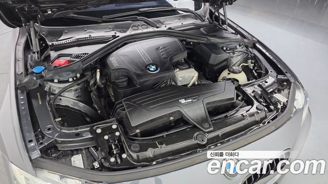 BMW Série 3 (F30) 320i M Sport 2018 - photo 6 - Import Corée du Sud | International Cars