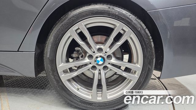 BMW Série 3 (F30) 320i M Sport 2018 - photo 7 - Import Corée du Sud | International Cars