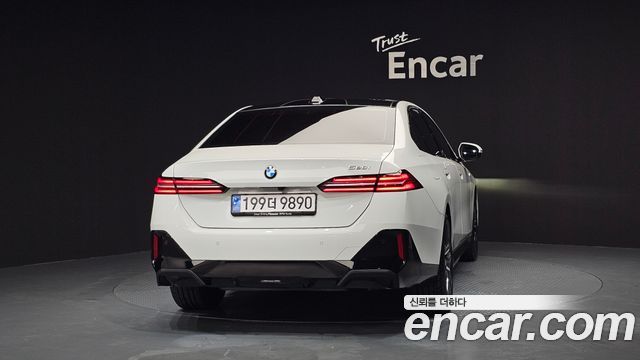 BMW Série 5 (G60) 520i M Sport 2025 - photo 4 - Import Corée du Sud | International Cars