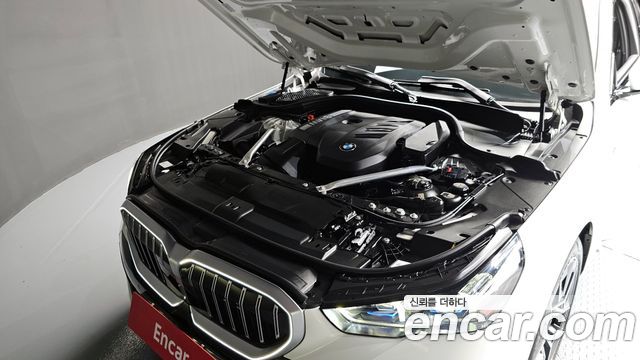 BMW Série 5 (G60) 520i M Sport 2025 - photo 6 - Import Corée du Sud | International Cars