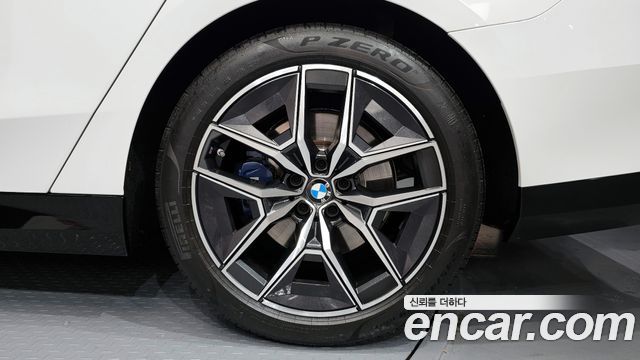 BMW Série 5 (G60) 520i M Sport 2025 - photo 7 - Import Corée du Sud | International Cars