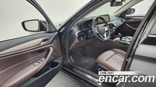 BMW Série 5 (G30) 530i Luxury 2023 - photo 13 - Import Corée du Sud | International Cars