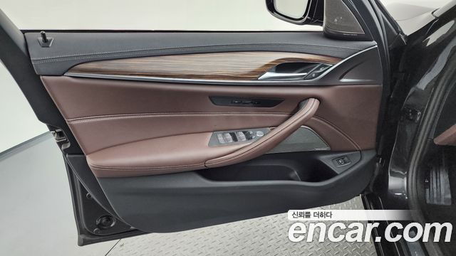 BMW Série 5 (G30) 530i Luxury 2023 - photo 14 - Import Corée du Sud | International Cars