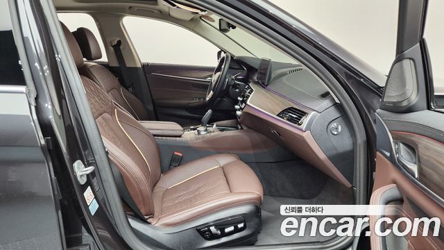 BMW Série 5 (G30) 530i Luxury 2023 - photo 16 - Import Corée du Sud | International Cars