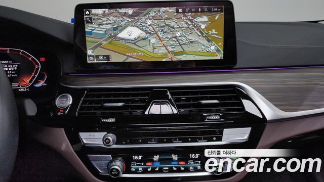 BMW Série 5 (G30) 530i Luxury 2023 - photo 18 - Import Corée du Sud | International Cars