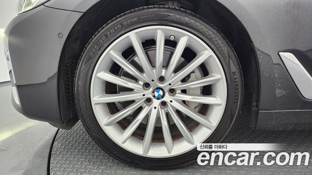 BMW Série 5 (G30) 530i Luxury 2023 - photo 5 - Import Corée du Sud | International Cars
