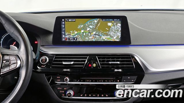 BMW Série 5 (G30) 530i xDrive M Sport 2018 - photo 12 - Import Corée du Sud | International Cars