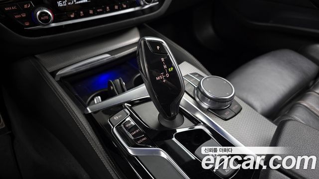 BMW Série 5 (G30) 530i xDrive M Sport 2018 - photo 9 - Import Corée du Sud | International Cars