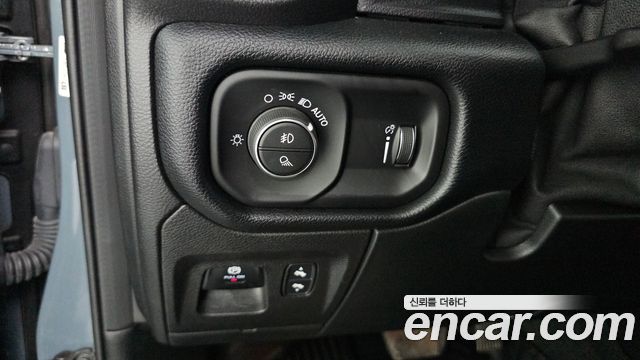 DODGE 램픽업 5.7 2021 - photo 22 - Import Corée du Sud | International Cars