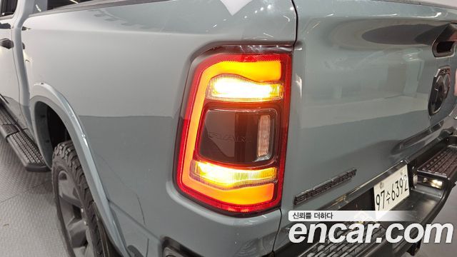 DODGE 램픽업 5.7 2021 - photo 9 - Import Corée du Sud | International Cars