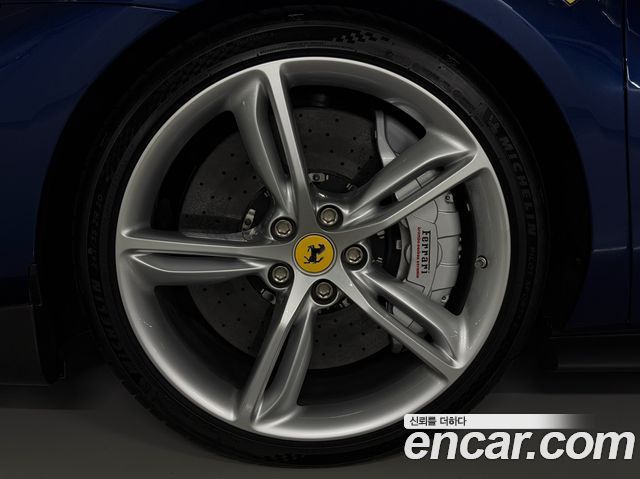 FERRARI 296 GTB 3.0 V6 2023 - photo 5 - Import Corée du Sud | International Cars