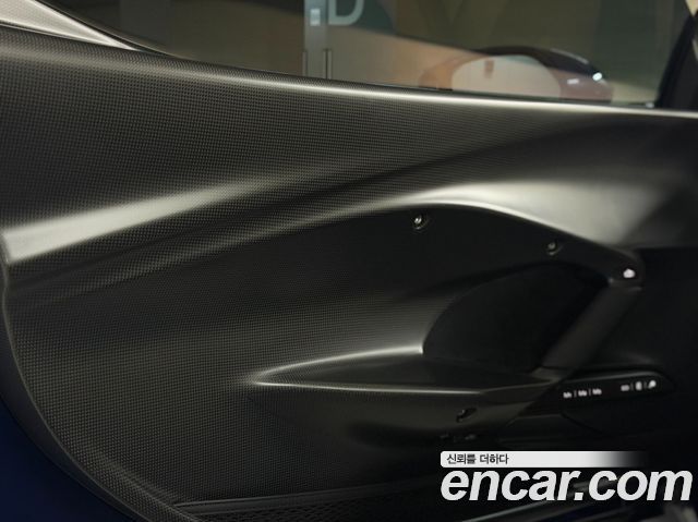 FERRARI 296 GTB 3.0 V6 2023 - photo 8 - Import Corée du Sud | International Cars