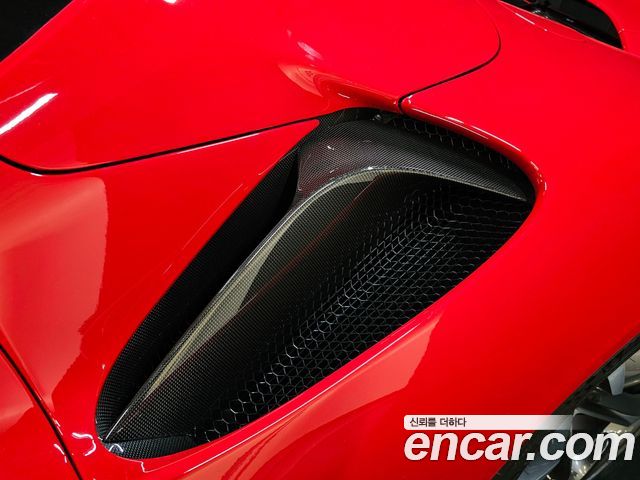 FERRARI SF90 Spyder 4.0 2023 - photo 9 - Import Corée du Sud | International Cars