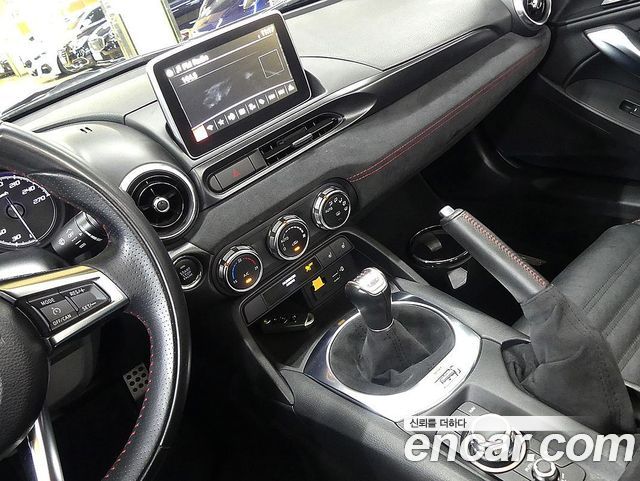 FIAT 124 Spyder 1.4 아바스 2019 - photo 13 - Import Corée du Sud | International Cars