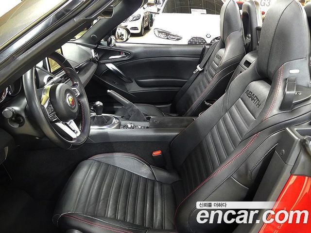 FIAT 124 Spyder 1.4 아바스 2019 - photo 18 - Import Corée du Sud | International Cars