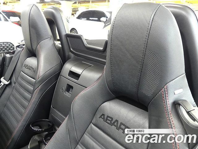 FIAT 124 Spyder 1.4 아바스 2019 - photo 19 - Import Corée du Sud | International Cars