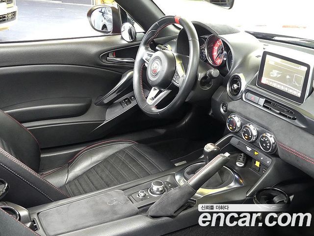 FIAT 124 Spyder 1.4 아바스 2019 - photo 20 - Import Corée du Sud | International Cars