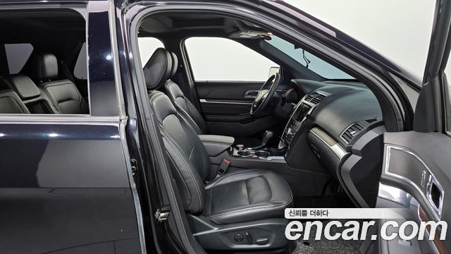 FORD 익스플로러 2.3 리미티드 4WD 2019 - photo 11 - Import Corée du Sud | International Cars