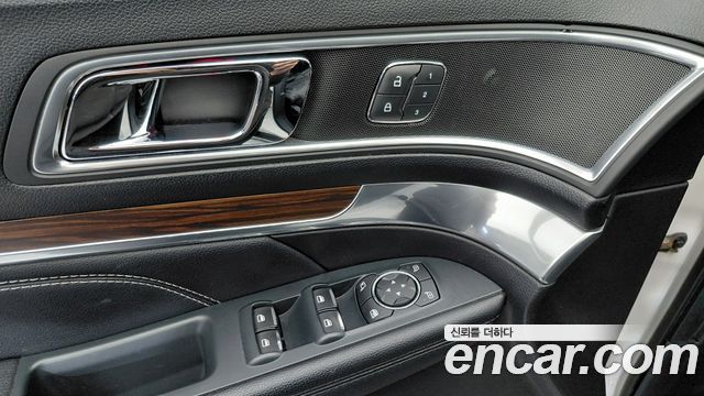 FORD 익스플로러 2.3 리미티드 4WD 2019 - photo 15 - Import Corée du Sud | International Cars