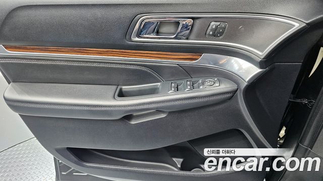 FORD 익스플로러 2.3 리미티드 4WD 2019 - photo 14 - Import Corée du Sud | International Cars