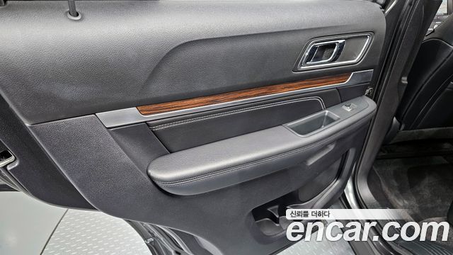 FORD 익스플로러 2.3 리미티드 4WD 2019 - photo 15 - Import Corée du Sud | International Cars