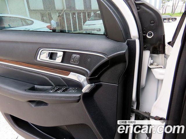 FORD 익스플로러 2.3 리미티드 4WD 2019 - photo 11 - Import Corée du Sud | International Cars