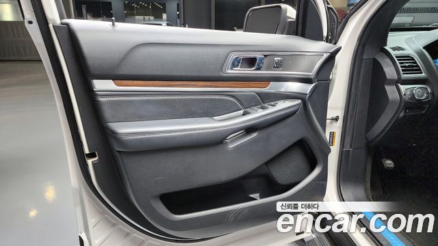 FORD 익스플로러 2.3 리미티드 4WD 2017 - photo 14 - Import Corée du Sud | International Cars