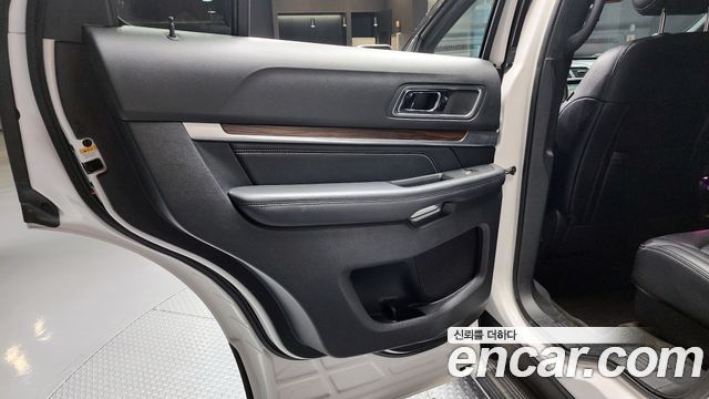 FORD 익스플로러 2.3 리미티드 4WD 2017 - photo 15 - Import Corée du Sud | International Cars