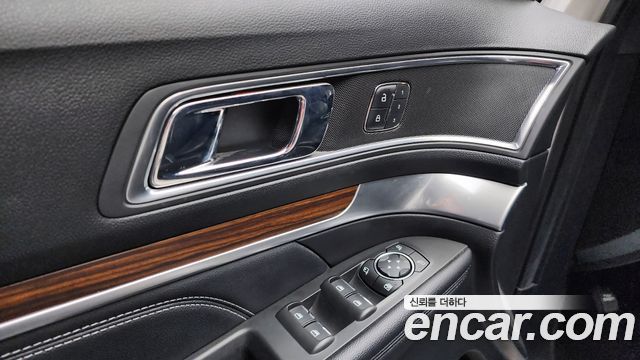 FORD 익스플로러 2.3 리미티드 4WD 2017 - photo 34 - Import Corée du Sud | International Cars