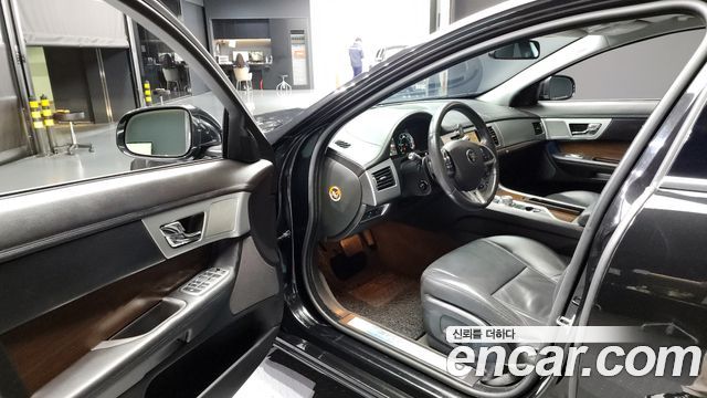 JAGUAR New XF 2.2D Luxury 2015 - photo 10 - Import Corée du Sud | International Cars