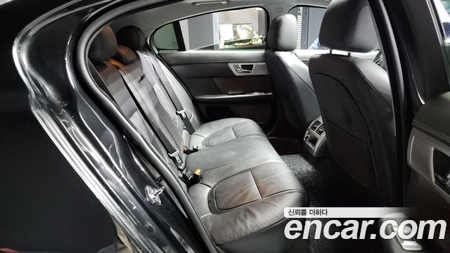 JAGUAR New XF 2.2D Luxury 2015 - photo 12 - Import Corée du Sud | International Cars