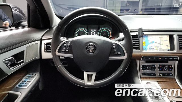 JAGUAR New XF 2.2D Luxury 2015 - photo 13 - Import Corée du Sud | International Cars