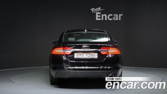 JAGUAR New XF 2.2D Luxury 2015 - photo 4 - Import Corée du Sud | International Cars