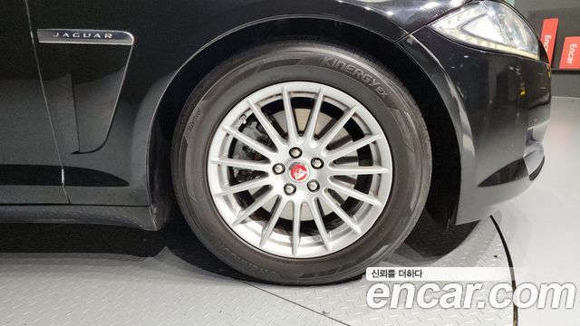 JAGUAR New XF 2.2D Luxury 2015 - photo 5 - Import Corée du Sud | International Cars