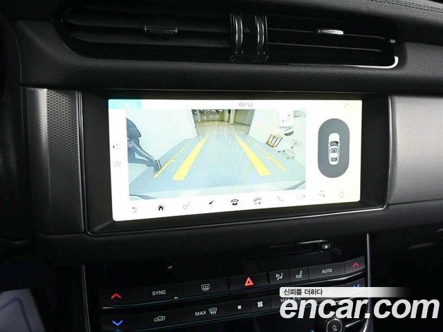JAGUAR XF (X260) 20d 프레스티지 2017 - photo 15 - Import Corée du Sud | International Cars