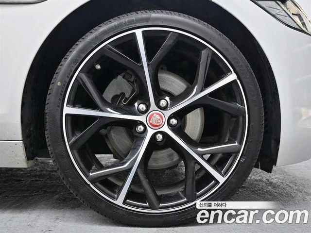 JAGUAR XF (X260) 20d 프레스티지 2017 - photo 5 - Import Corée du Sud | International Cars