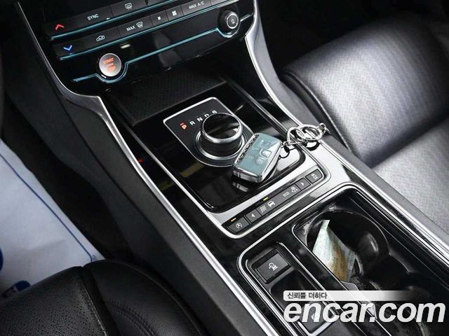 JAGUAR XF (X260) 20d 프레스티지 2017 - photo 9 - Import Corée du Sud | International Cars