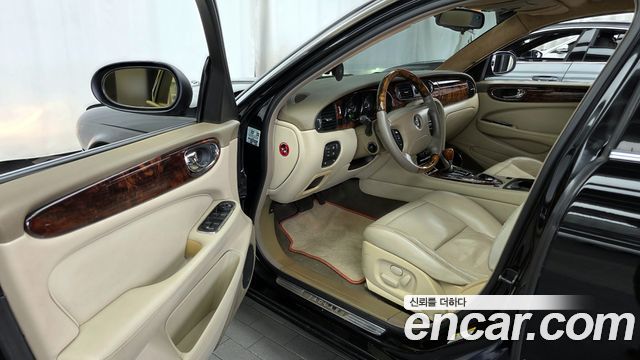 JAGUAR XJ-8 4.2 2004 - photo 10 - Import Corée du Sud | International Cars