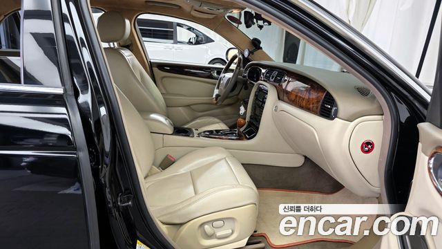 JAGUAR XJ-8 4.2 2004 - photo 11 - Import Corée du Sud | International Cars