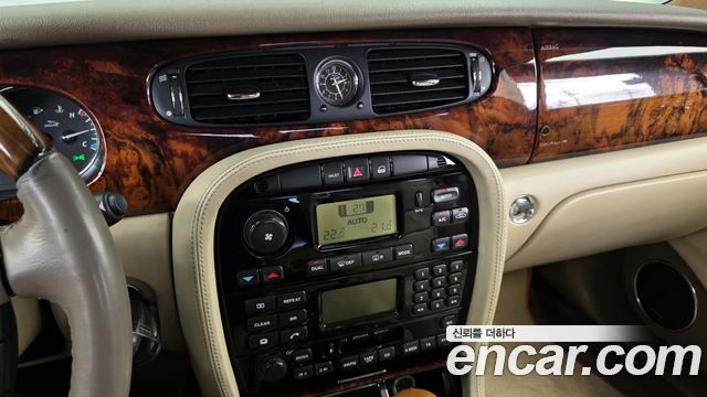 JAGUAR XJ-8 4.2 2004 - photo 14 - Import Corée du Sud | International Cars