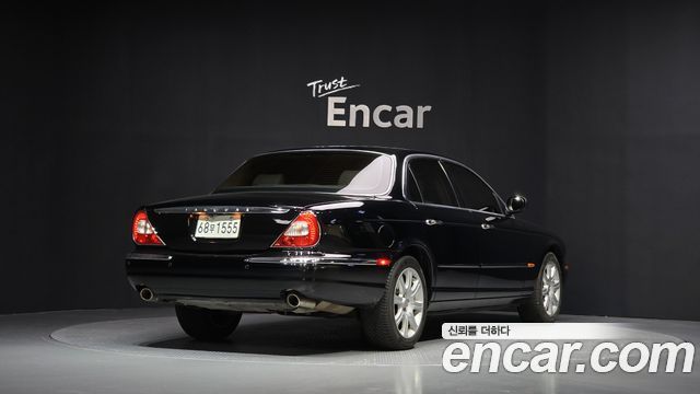JAGUAR XJ-8 4.2 2004 - photo 2 - Import Corée du Sud | International Cars
