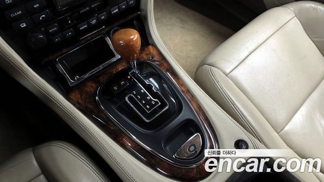 JAGUAR XJ-8 4.2 2004 - photo 9 - Import Corée du Sud | International Cars