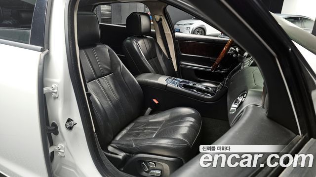 JAGUAR All New XJ 3.0D Premium Luxury LWB 2011 - photo 10 - Import Corée du Sud | International Cars